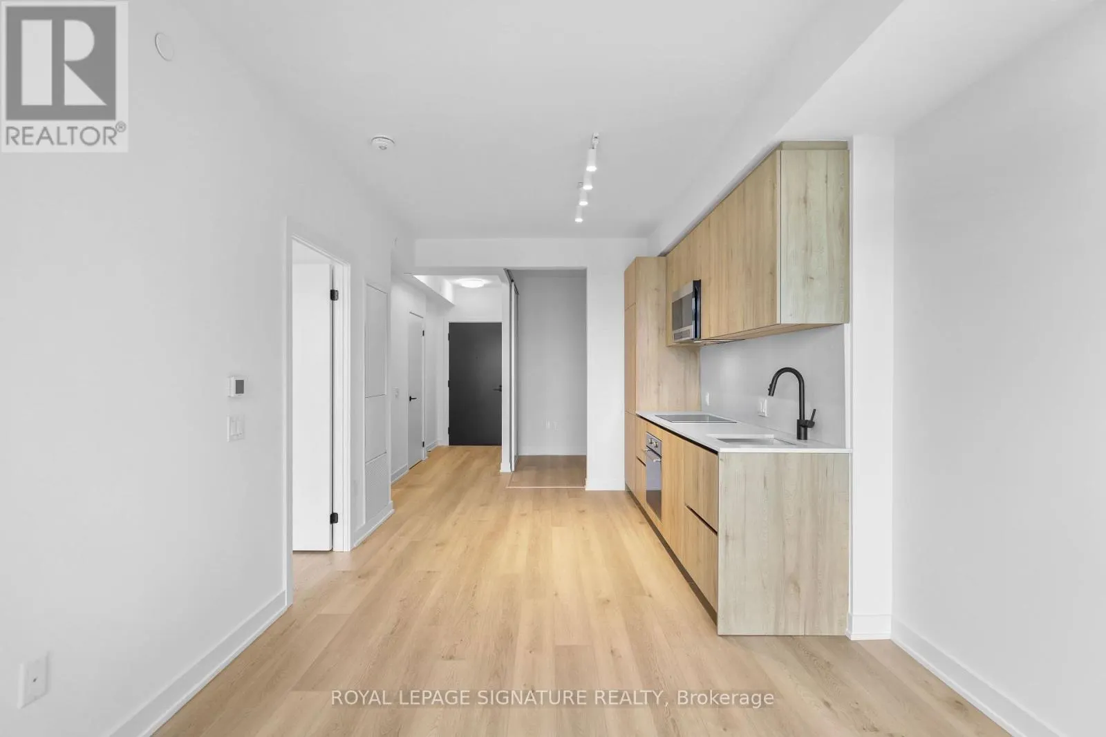 2208 - 117 BROADWAY AVENUE