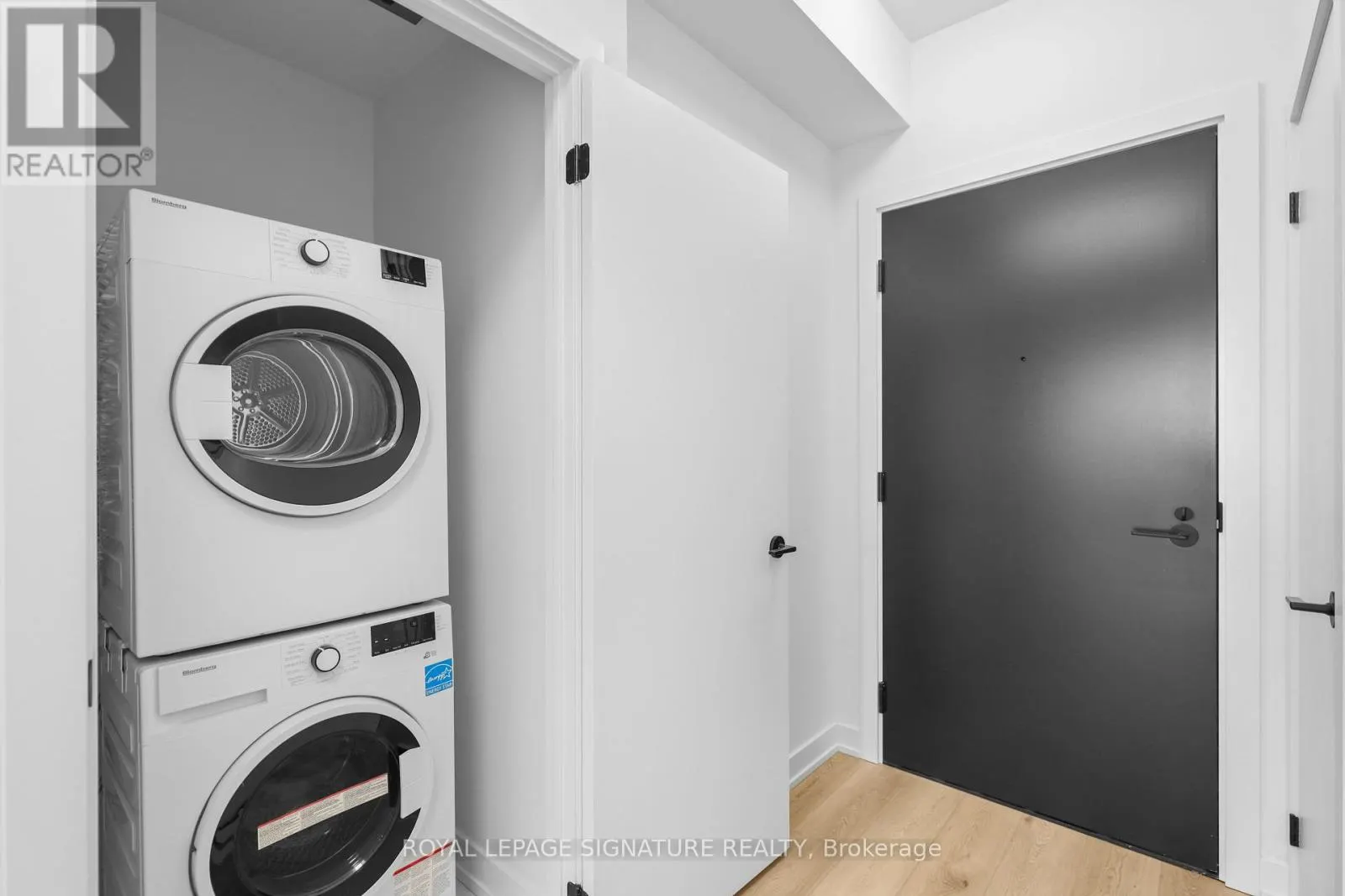 2208 - 117 BROADWAY AVENUE