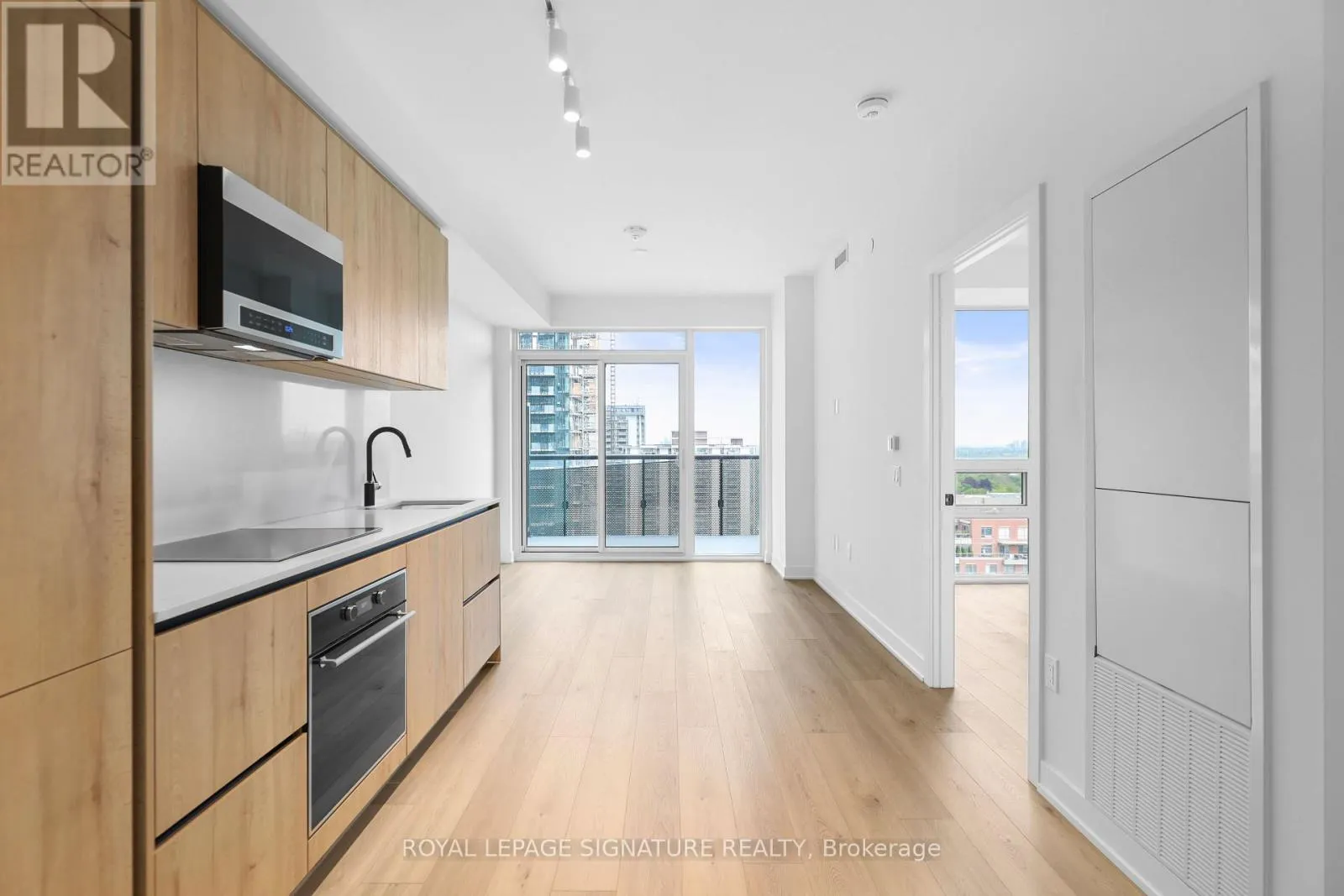 2208 - 117 BROADWAY AVENUE