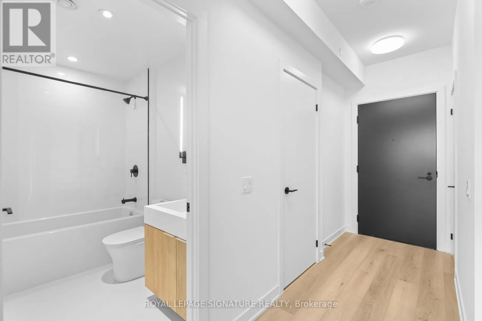 2208 - 117 BROADWAY AVENUE