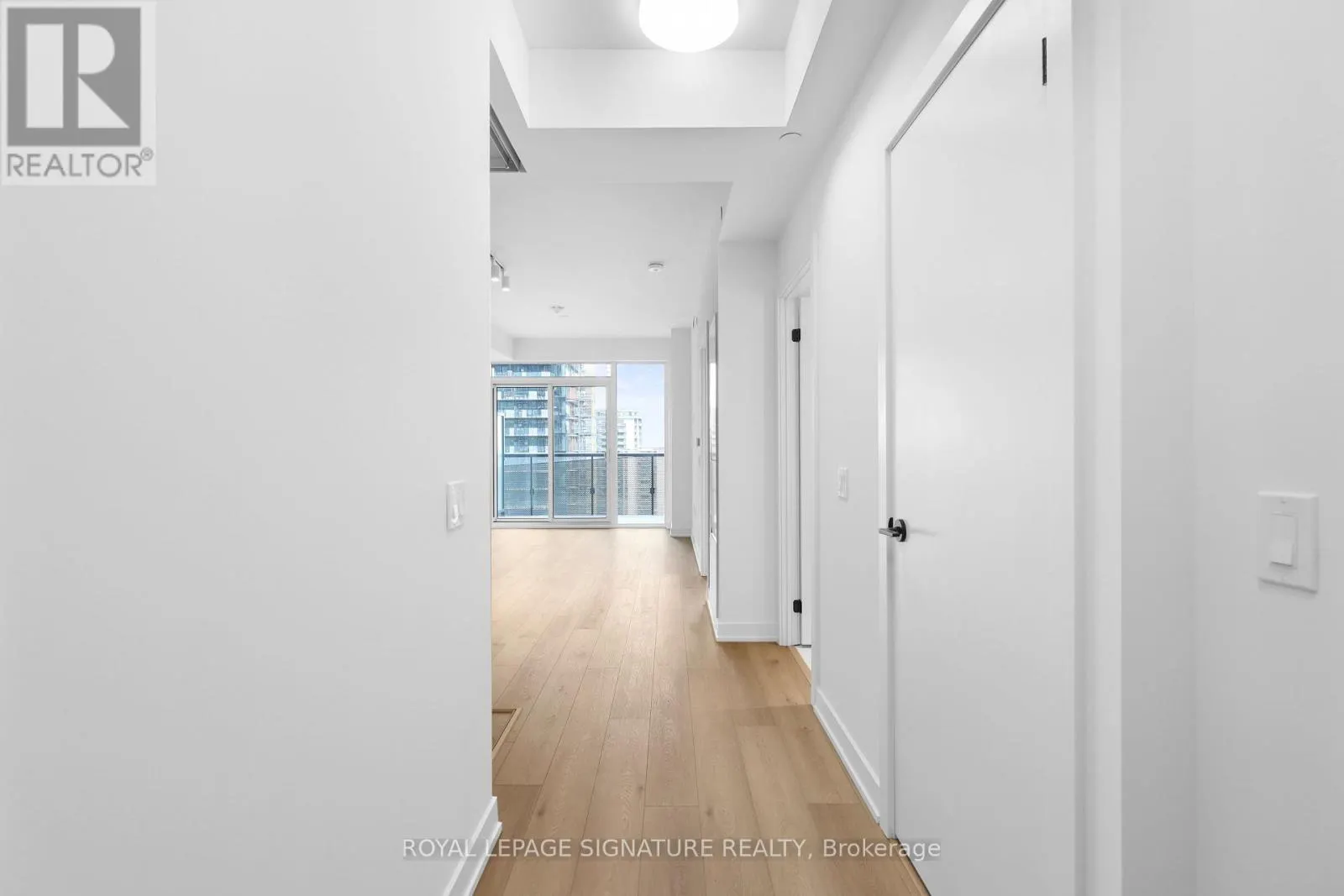 2208 - 117 BROADWAY AVENUE