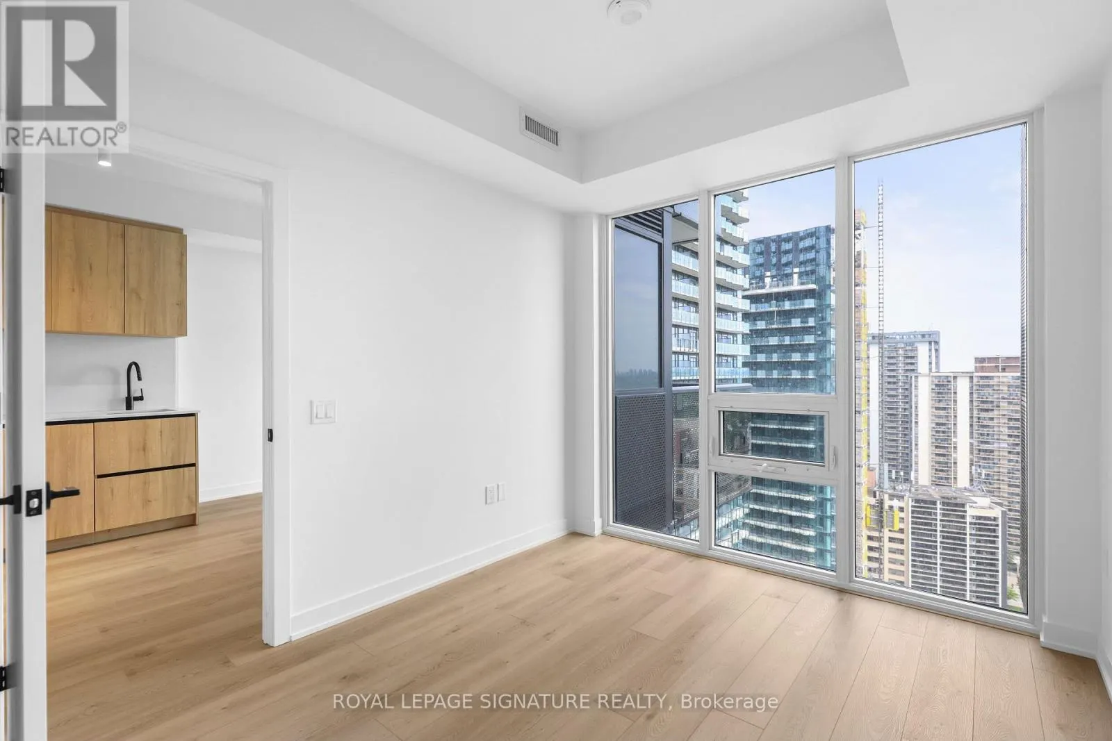 2208 - 117 BROADWAY AVENUE