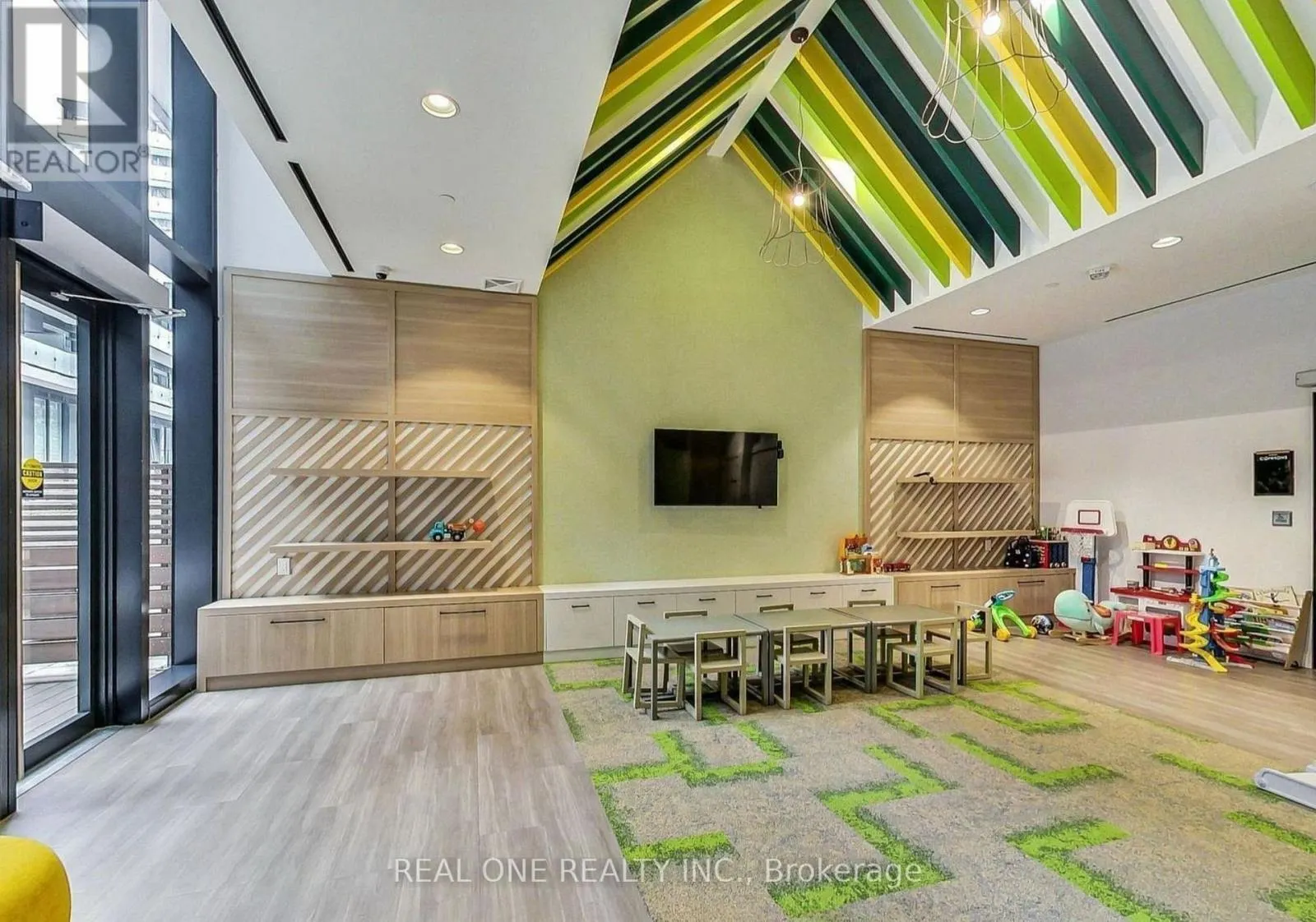 S123 - 180 MILL STREET