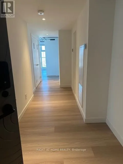 2101B - 762 BATHURST STREET