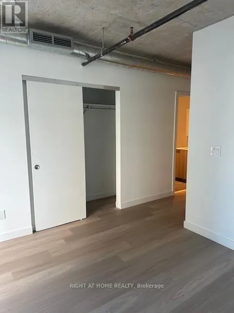 2101B - 762 BATHURST STREET