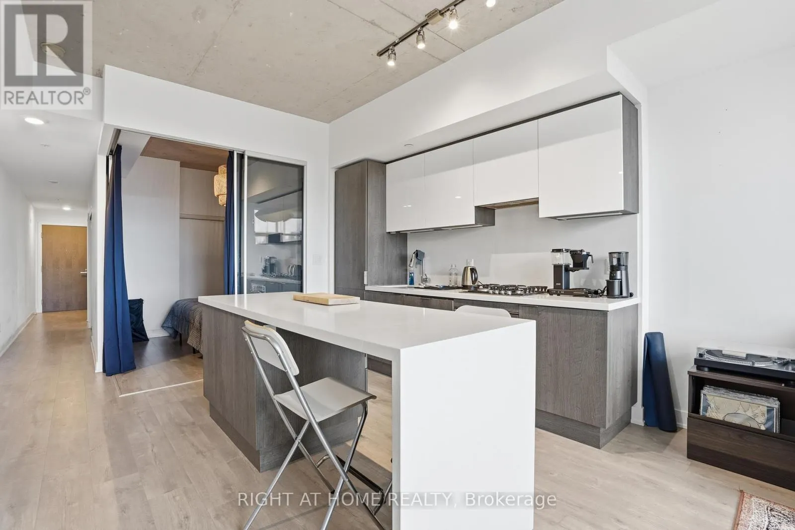 109 OSSINGTON AVENUE