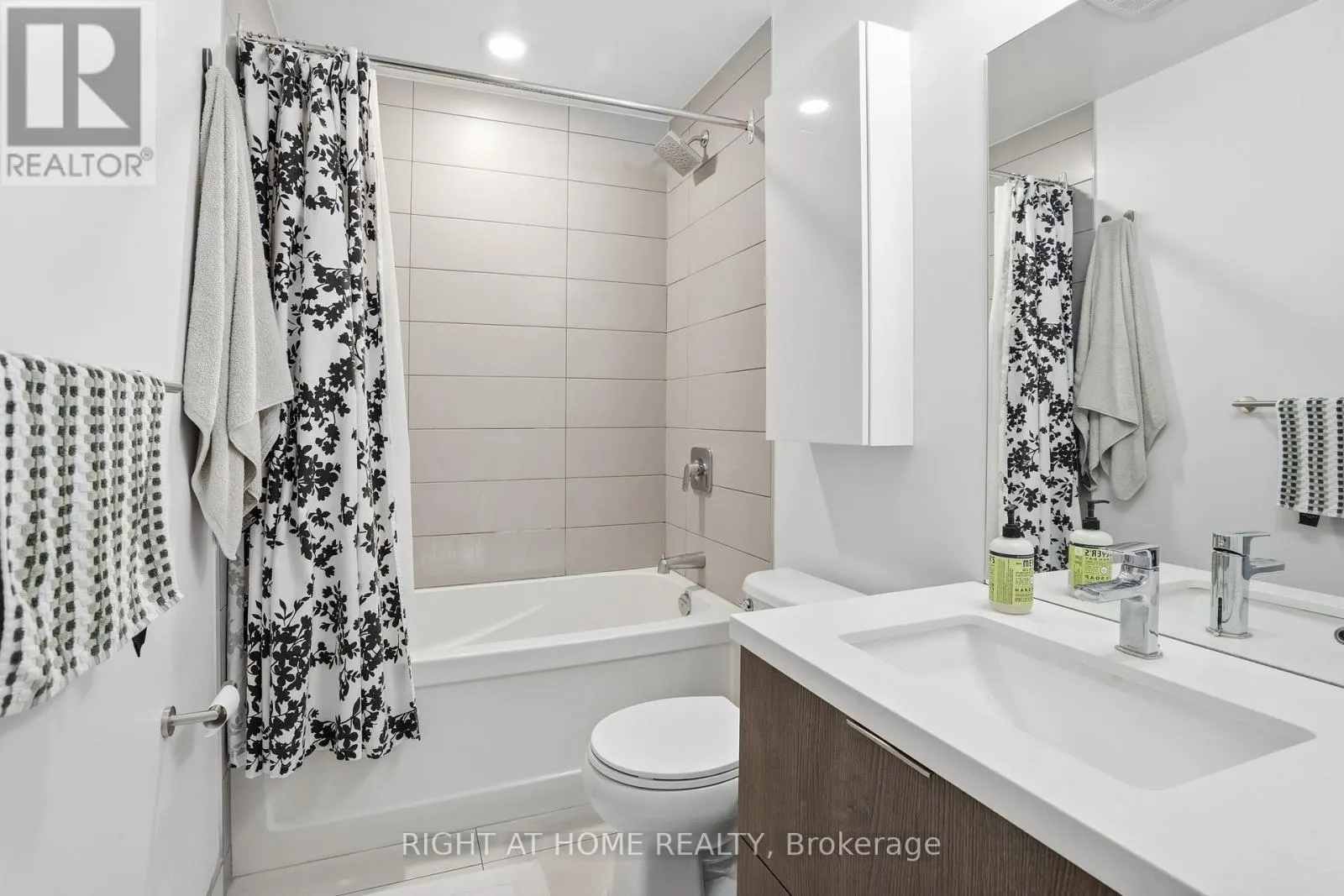 109 OSSINGTON AVENUE