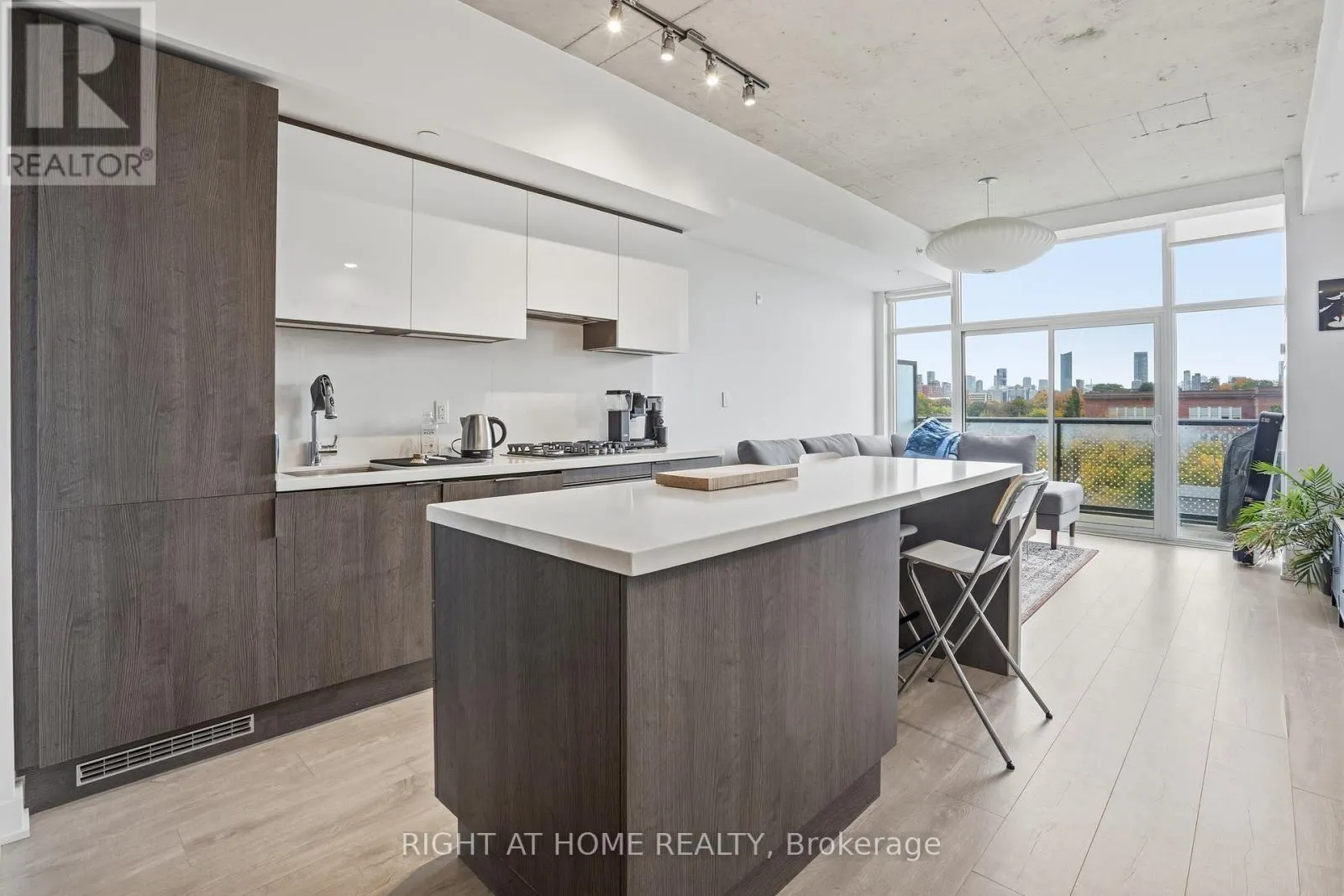 109 OSSINGTON AVENUE