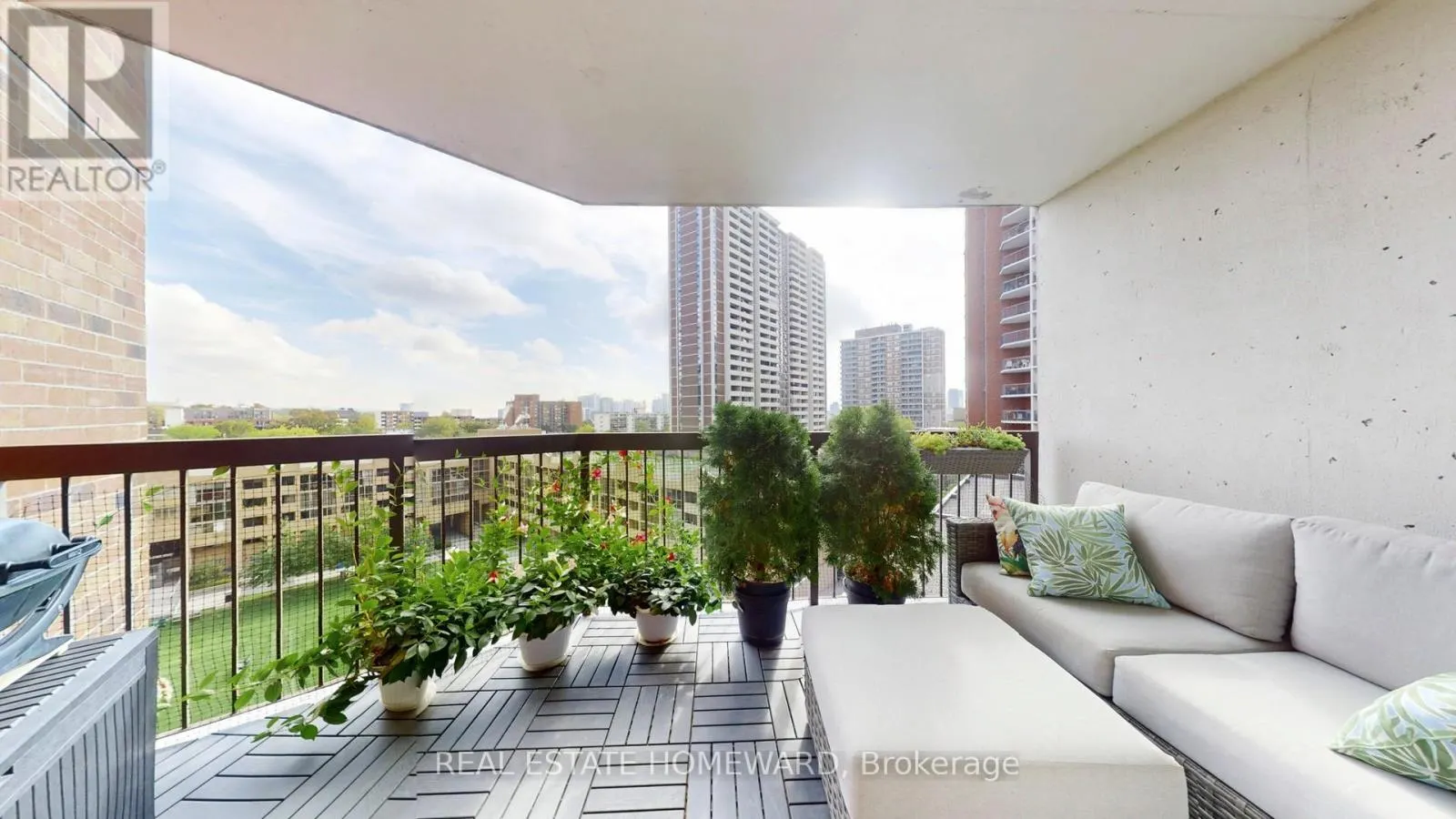 920 - 77 MAITLAND PLACE