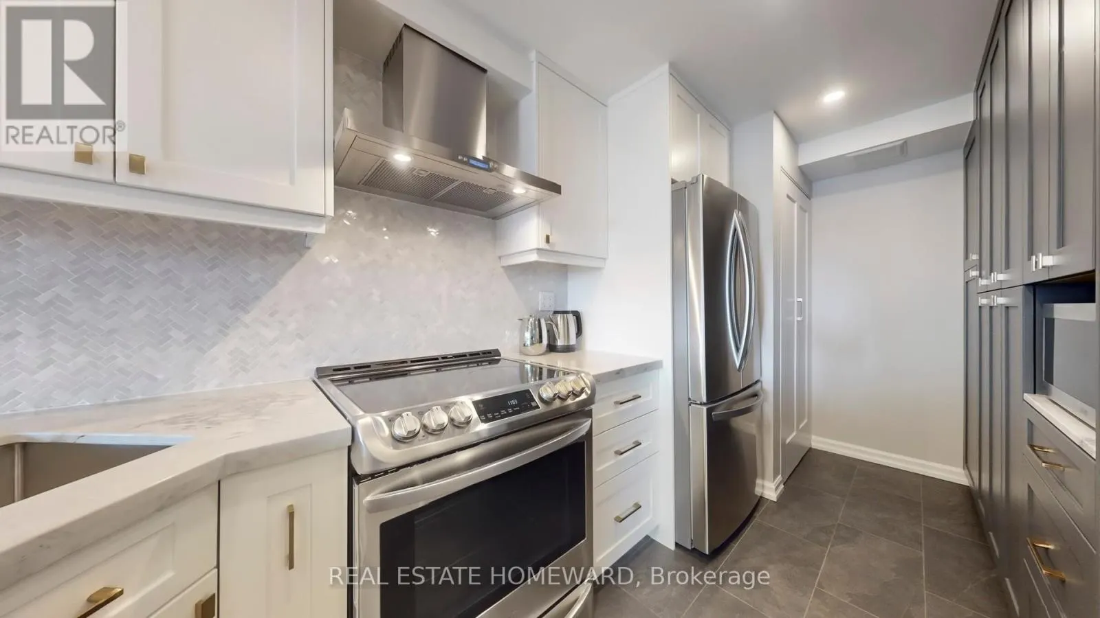 920 - 77 MAITLAND PLACE