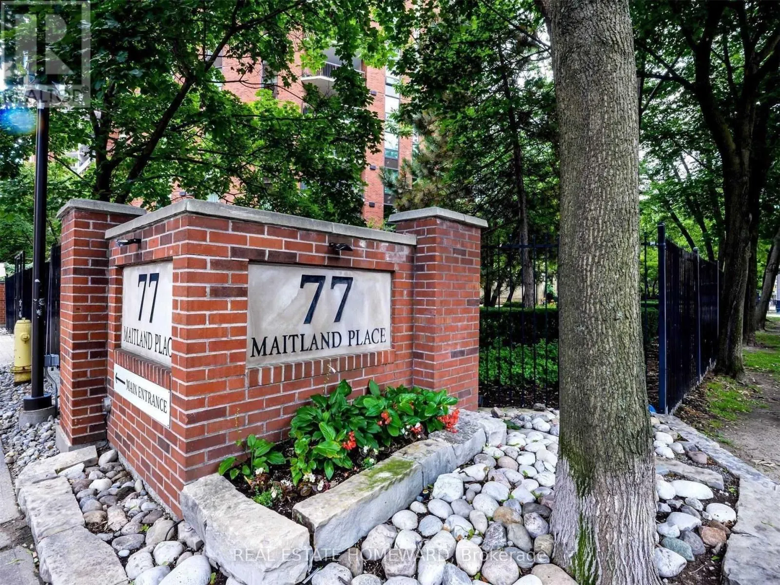 920 - 77 MAITLAND PLACE