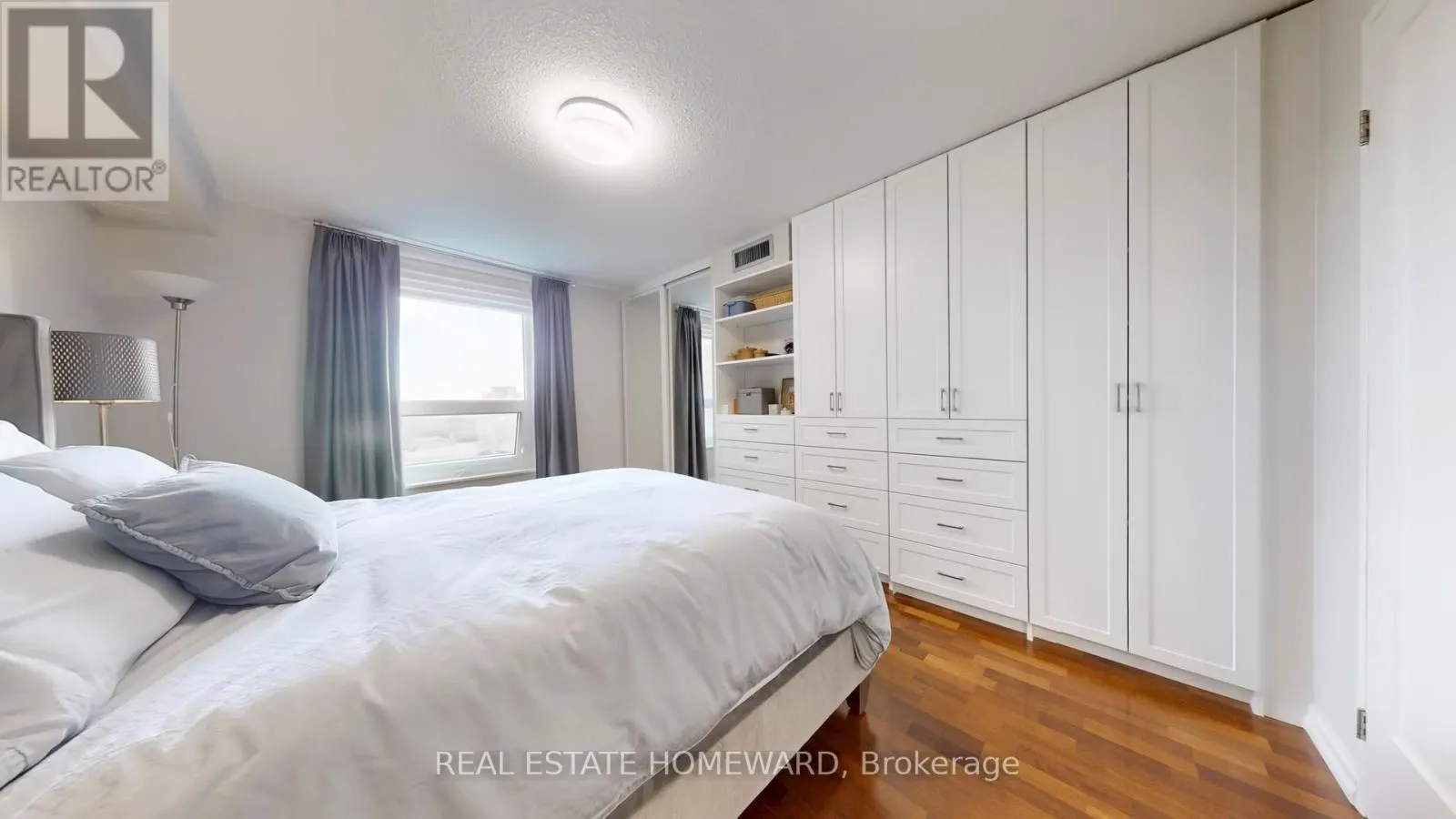 920 - 77 MAITLAND PLACE