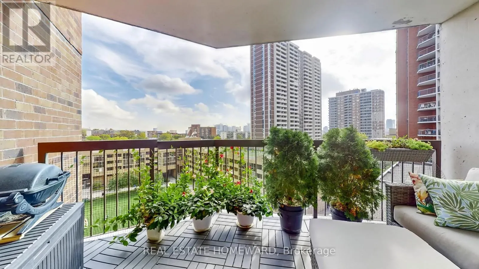 920 - 77 MAITLAND PLACE