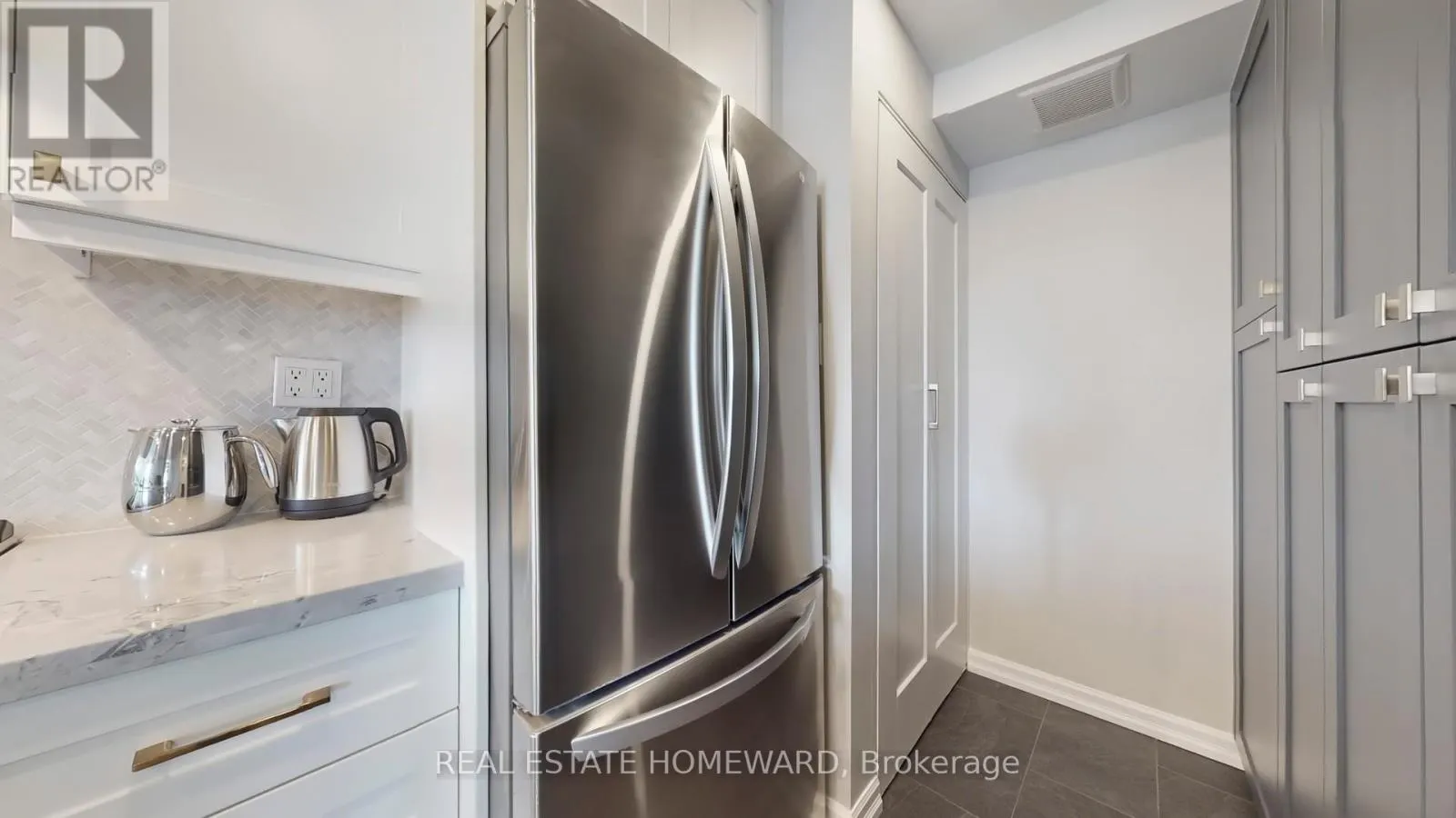 920 - 77 MAITLAND PLACE