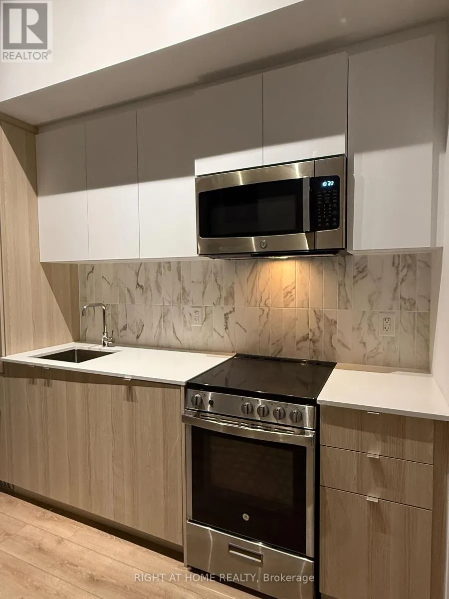 214 - 500 DUPONT STREET