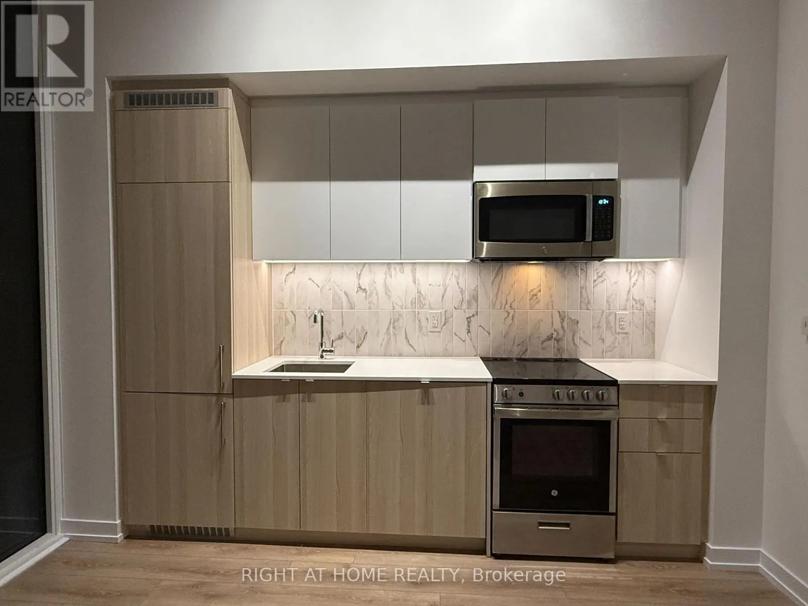 214 - 500 DUPONT STREET