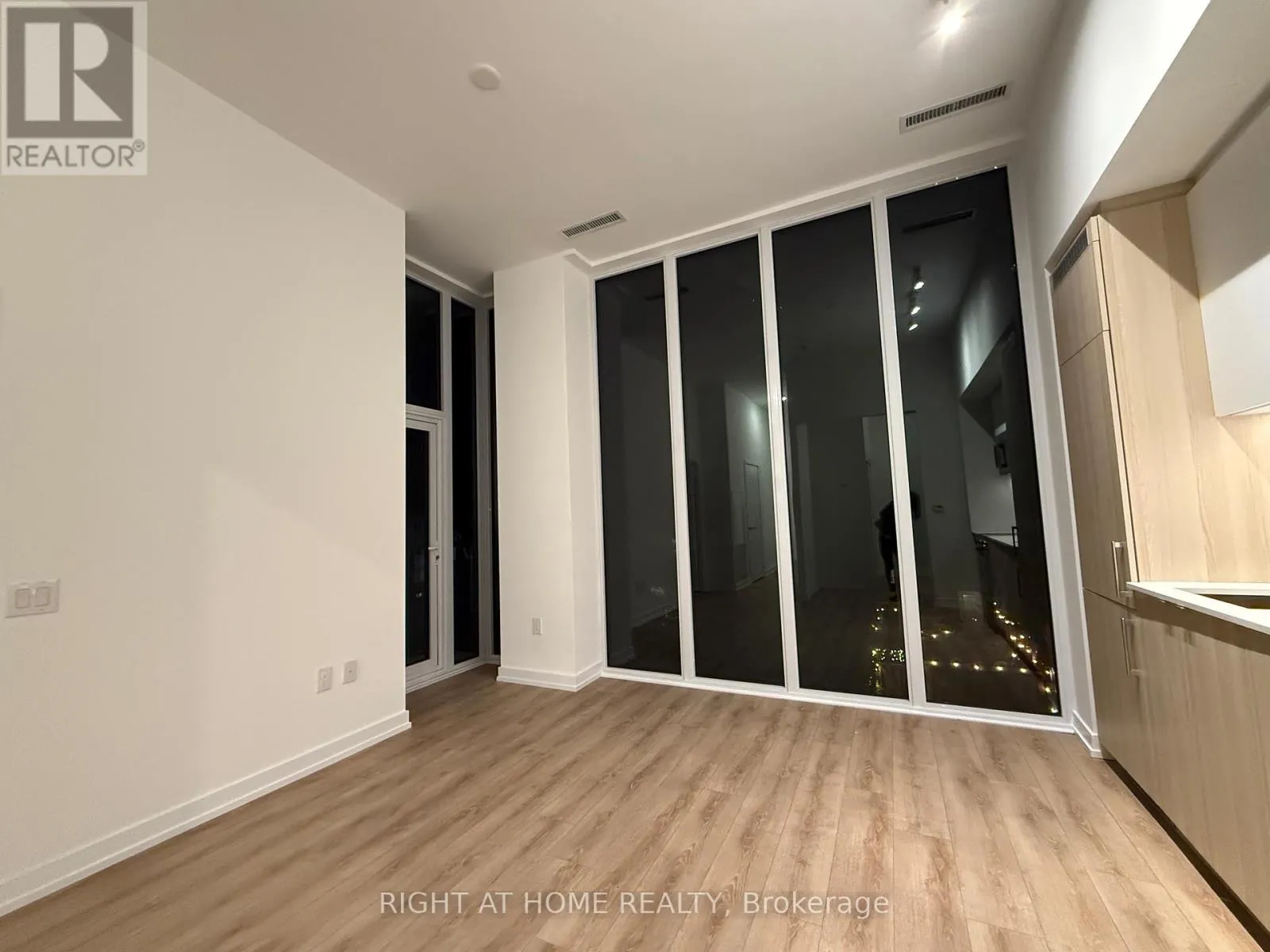 214 - 500 DUPONT STREET