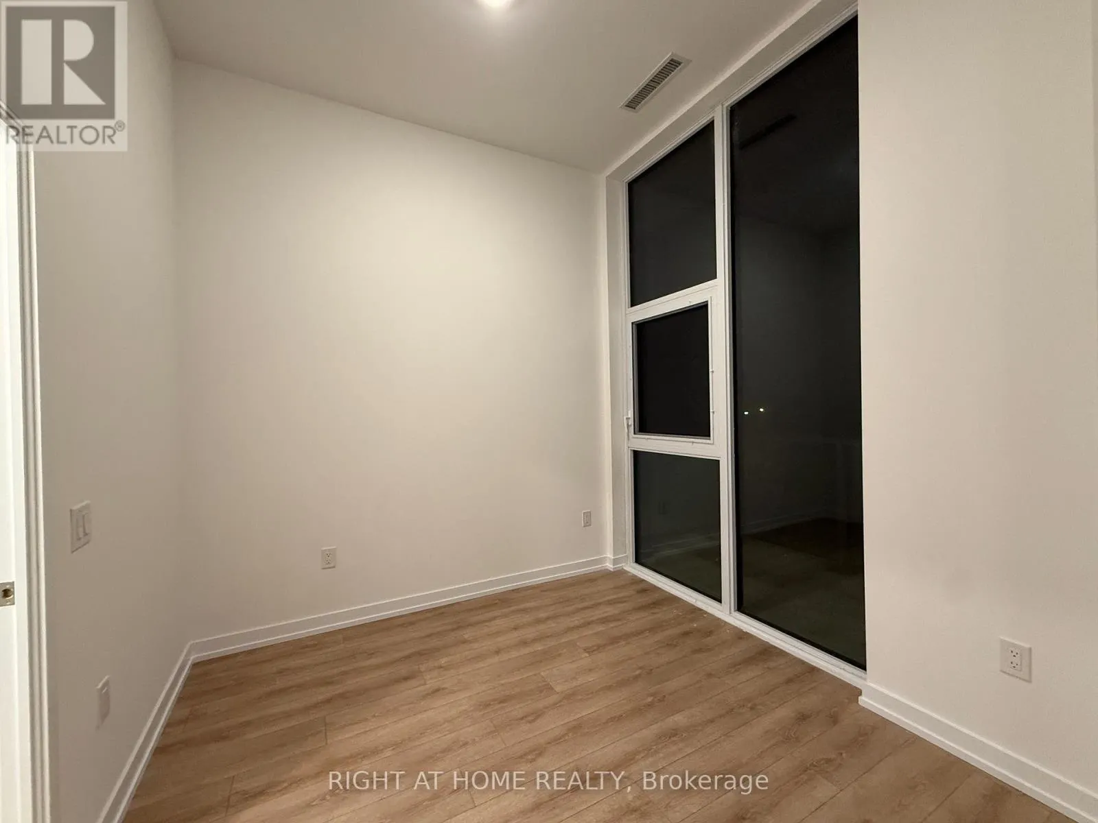 214 - 500 DUPONT STREET