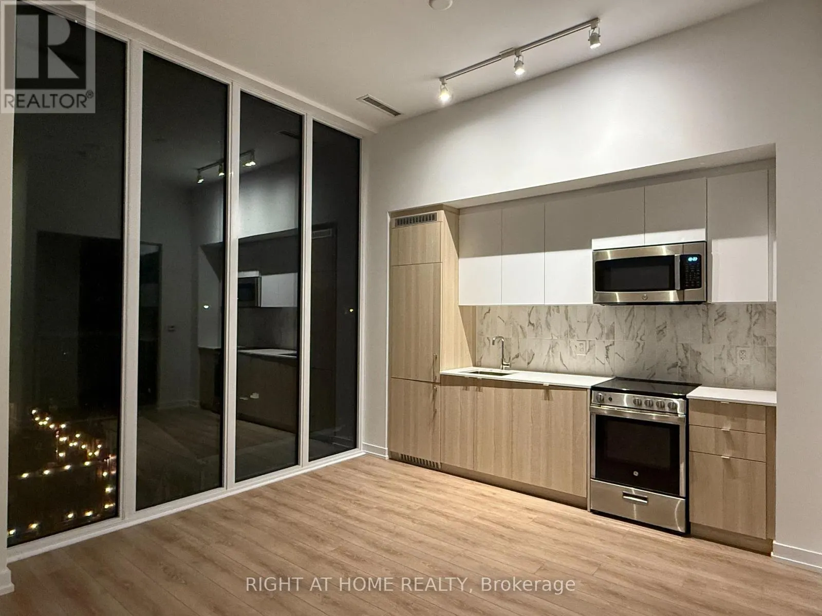 214 - 500 DUPONT STREET