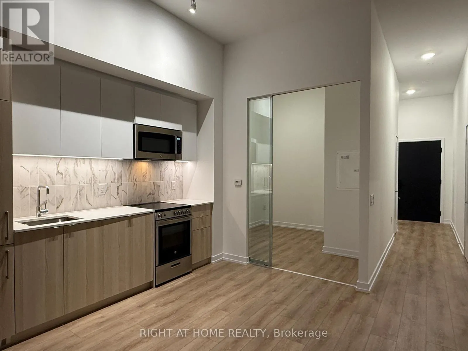 214 - 500 DUPONT STREET