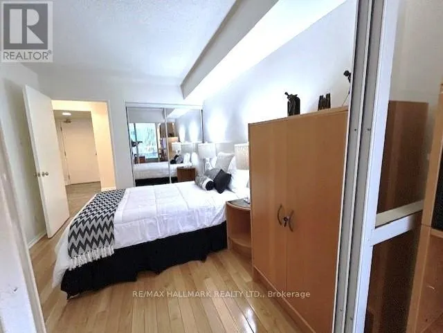 216 - 92 KING STREET E