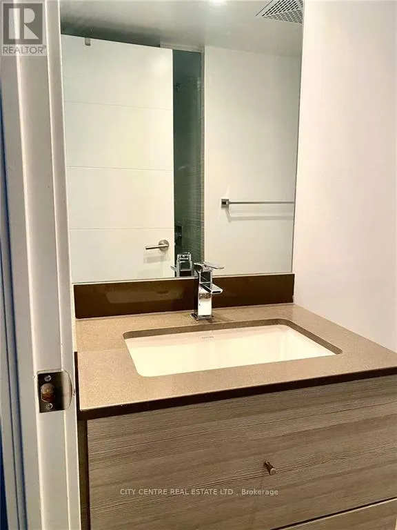 1703 - 525 ADELAIDE STREET W