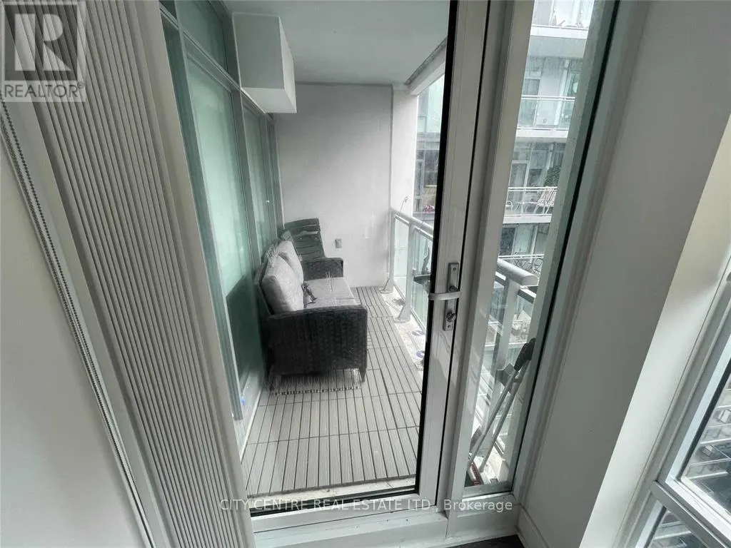 1703 - 525 ADELAIDE STREET W