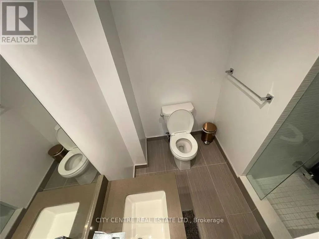 1703 - 525 ADELAIDE STREET W