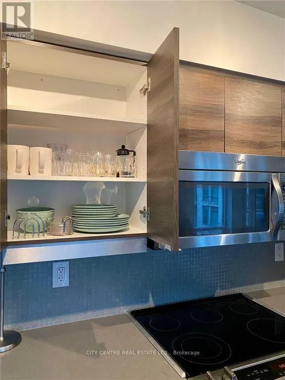 1703 - 525 ADELAIDE STREET W