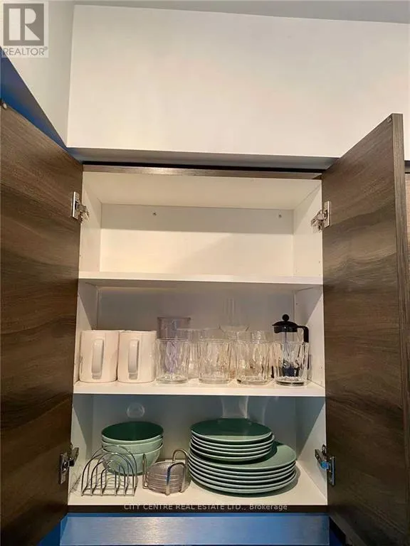 1703 - 525 ADELAIDE STREET W