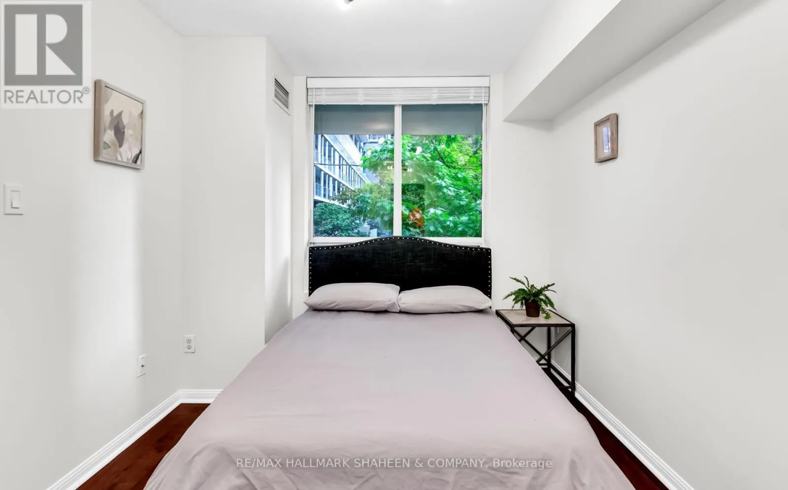 207 - 188 REDPATH AVENUE