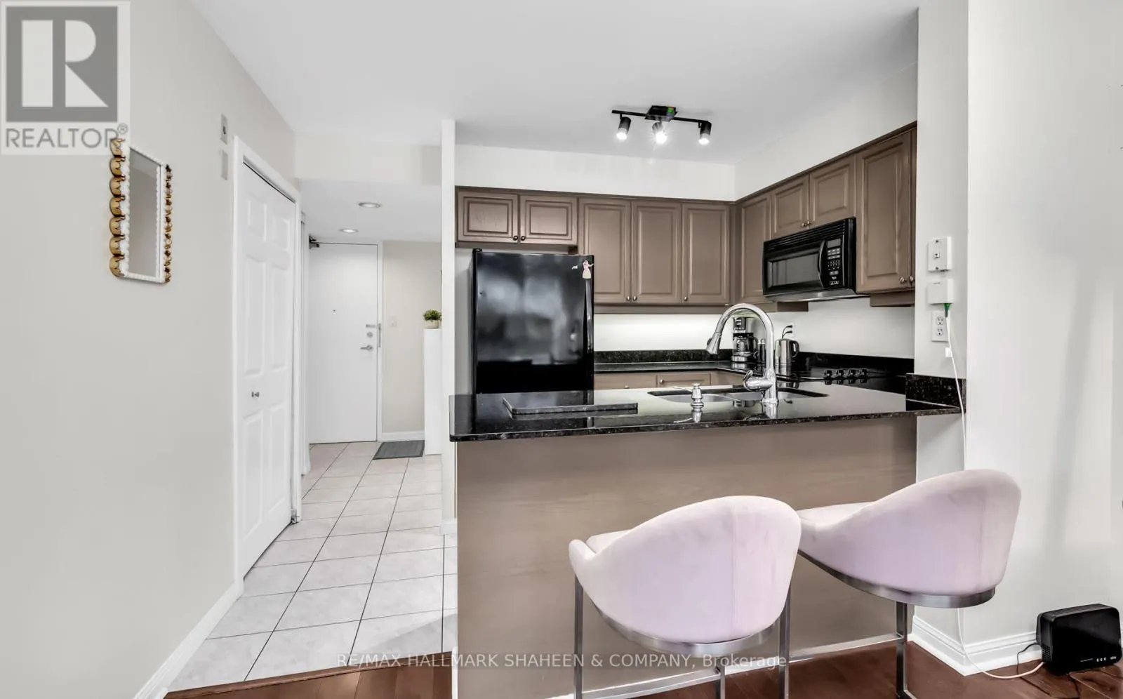 207 - 188 REDPATH AVENUE