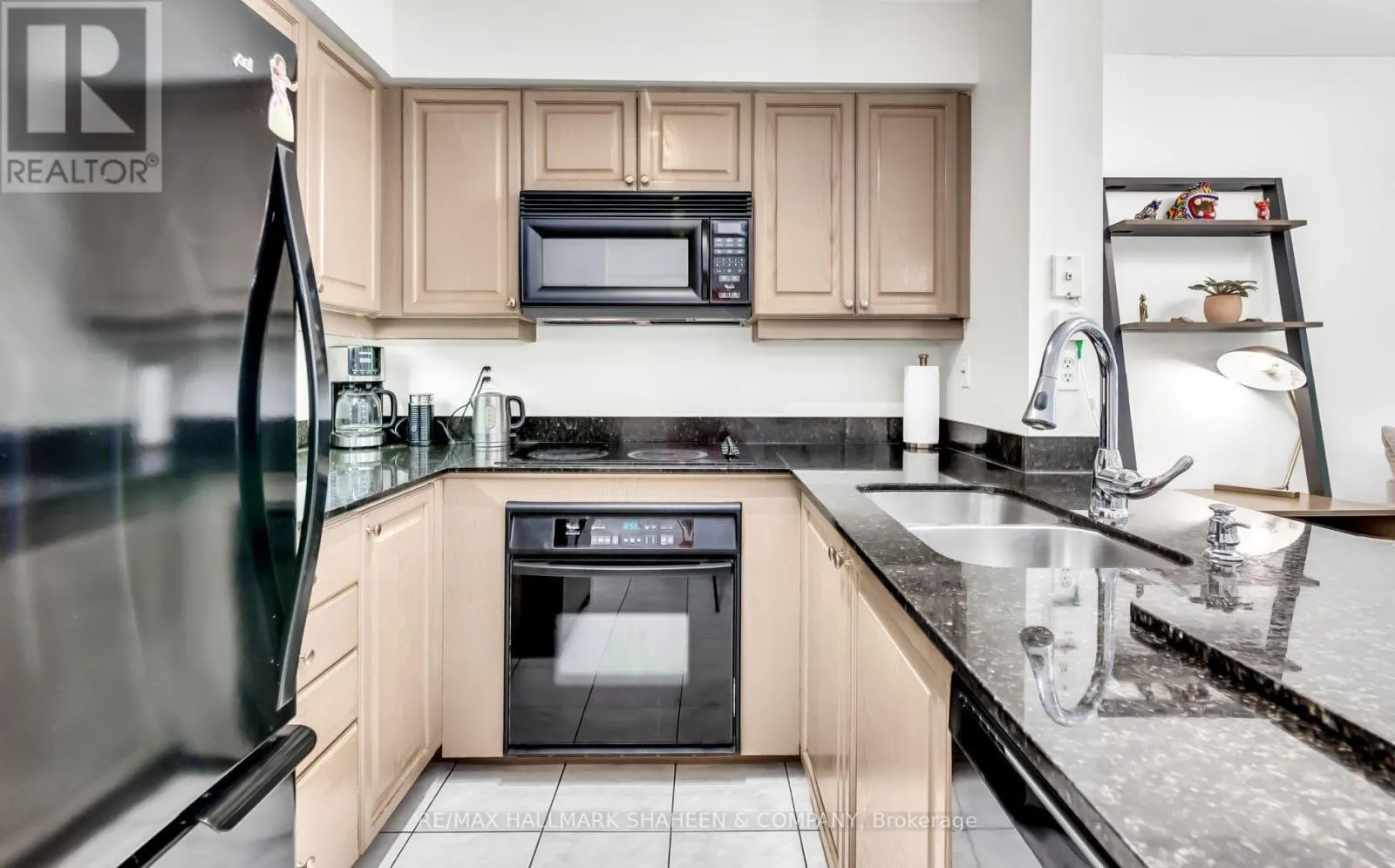 207 - 188 REDPATH AVENUE