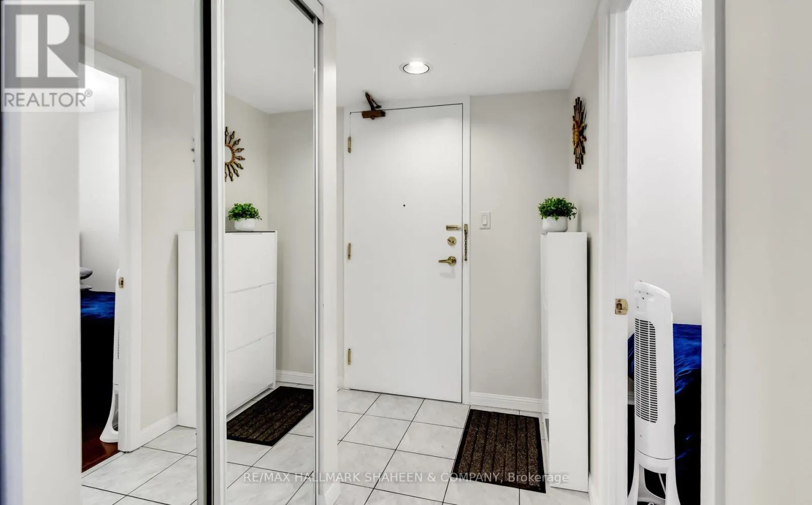 207 - 188 REDPATH AVENUE