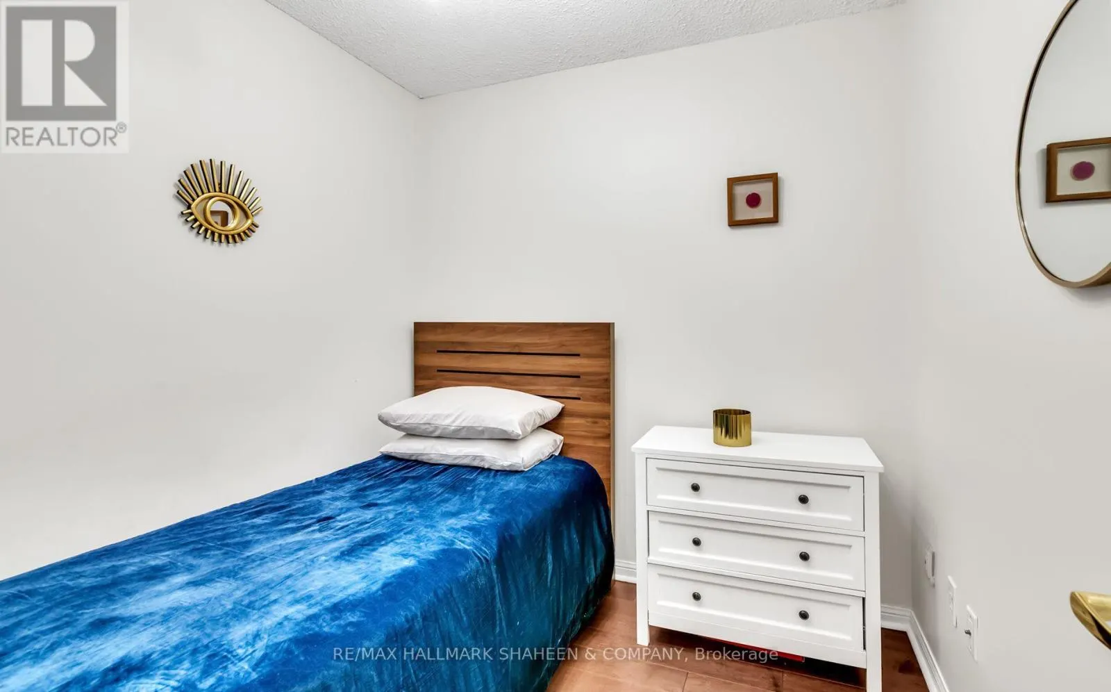 207 - 188 REDPATH AVENUE