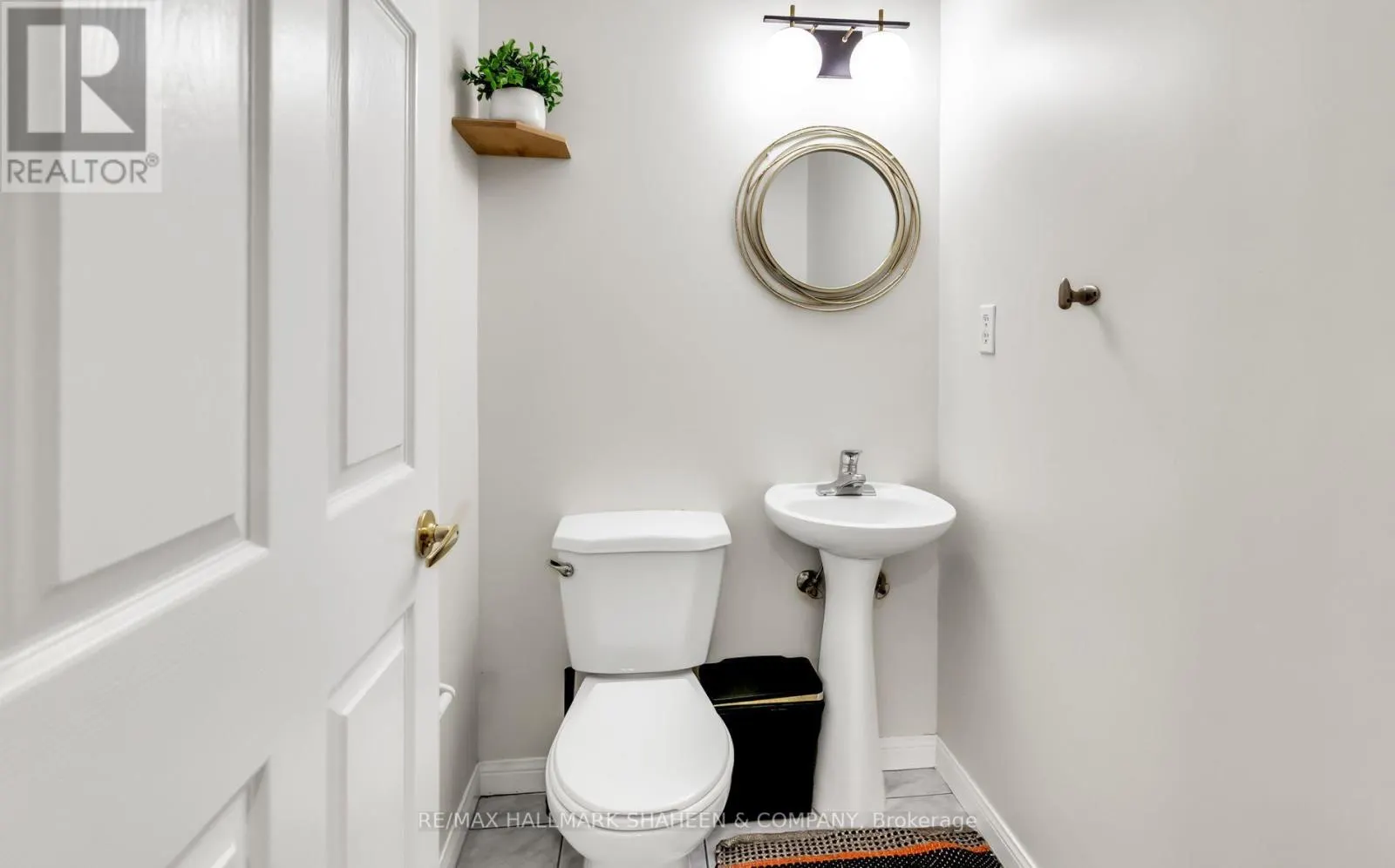 207 - 188 REDPATH AVENUE