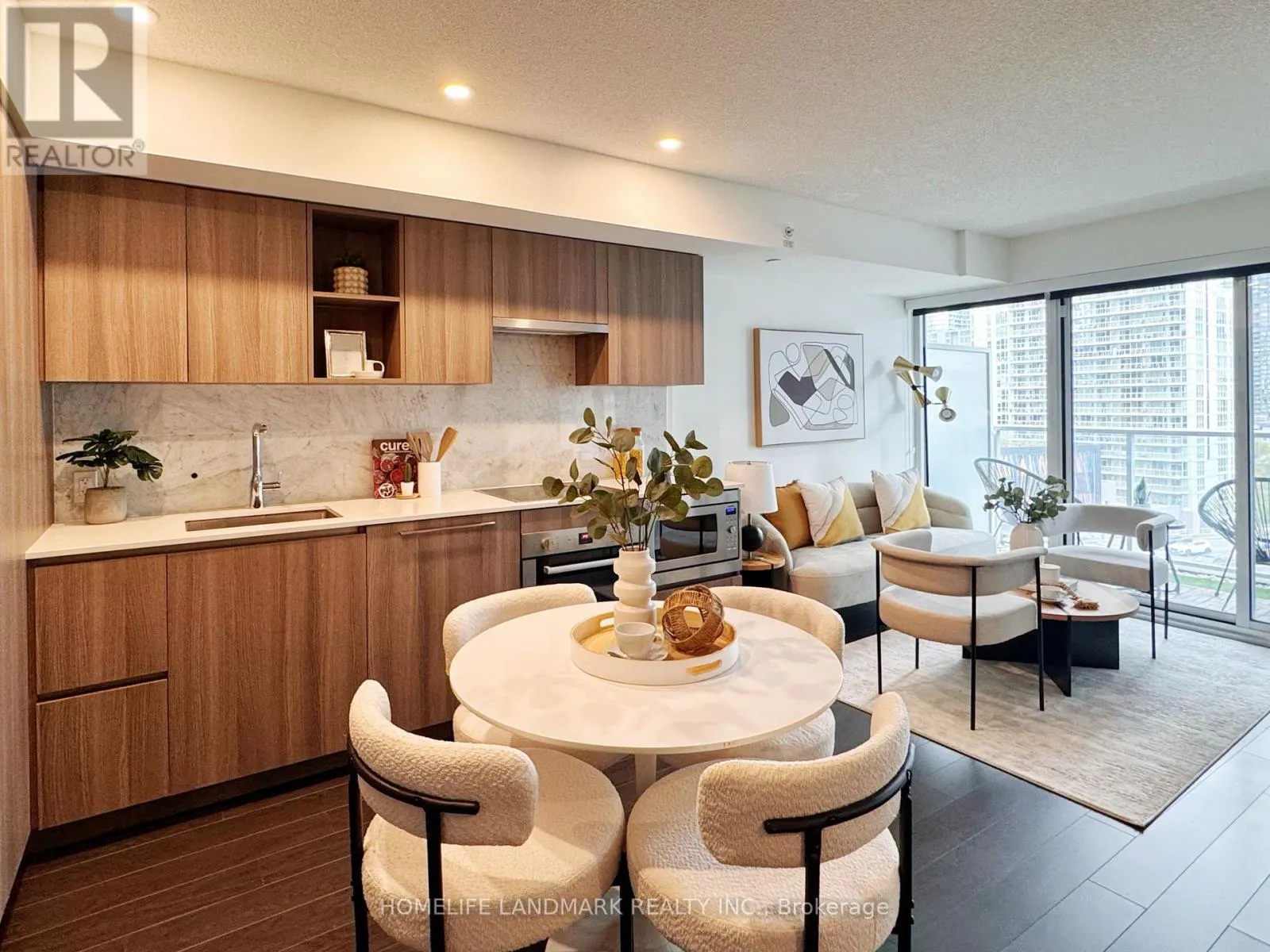 1110 - 19 BATHURST STREET