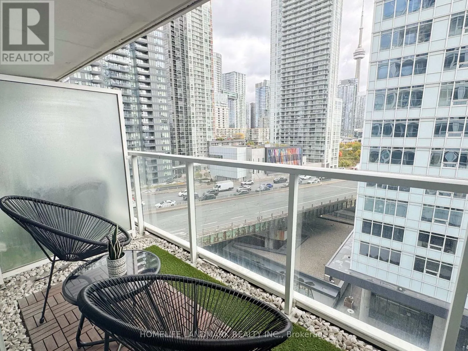 1110 - 19 BATHURST STREET