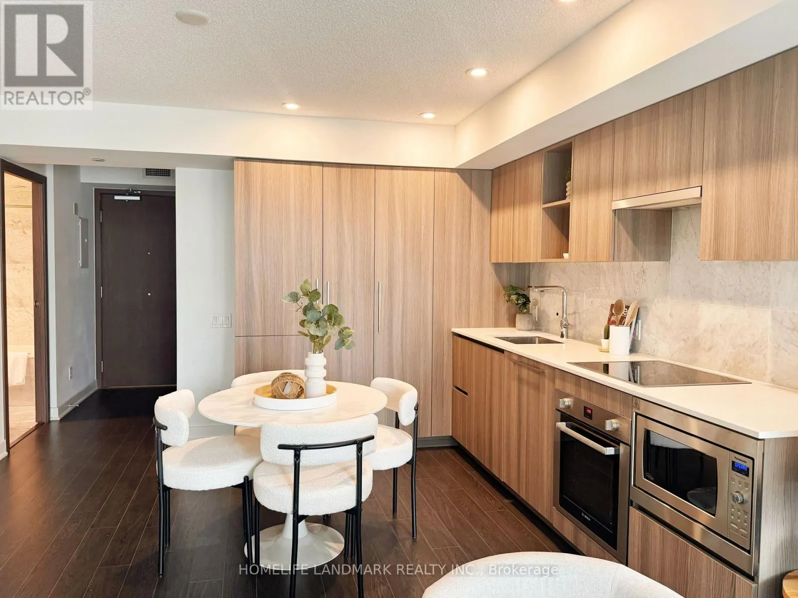 1110 - 19 BATHURST STREET