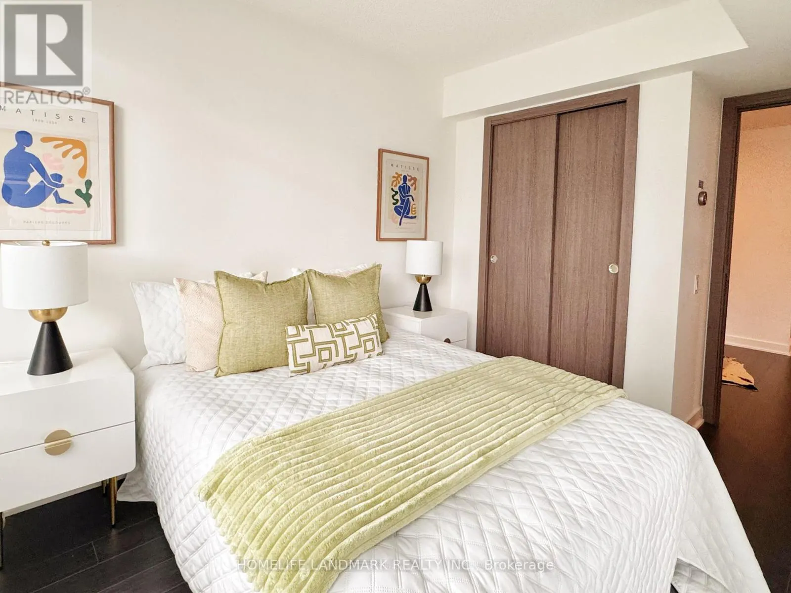 1110 - 19 BATHURST STREET