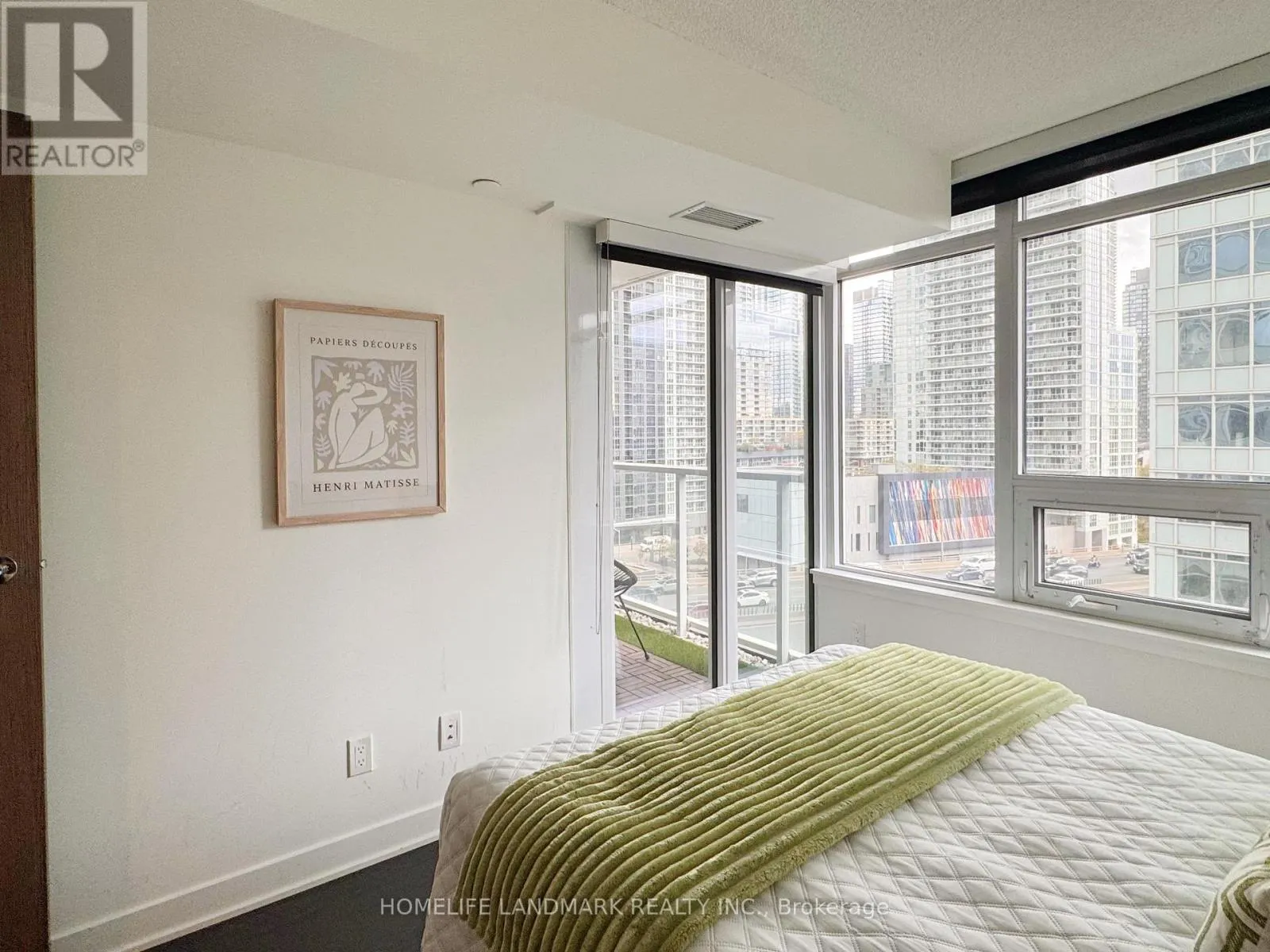 1110 - 19 BATHURST STREET