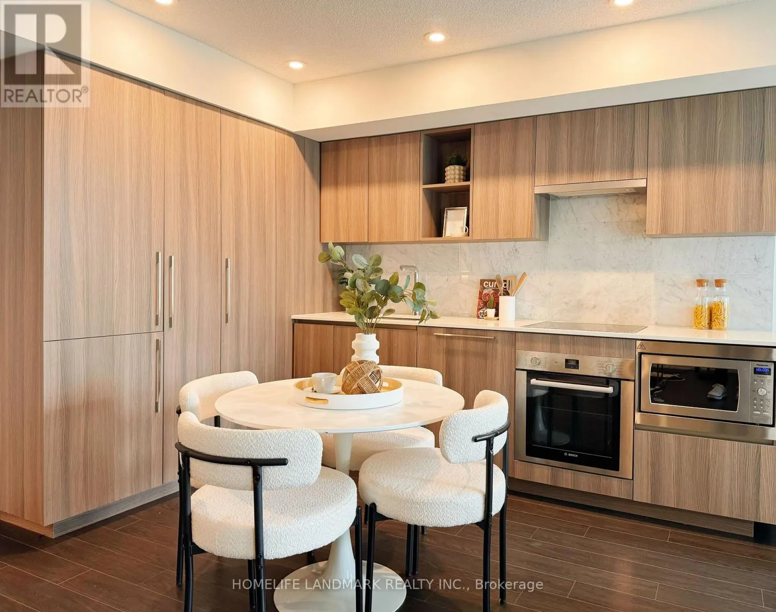 1110 - 19 BATHURST STREET