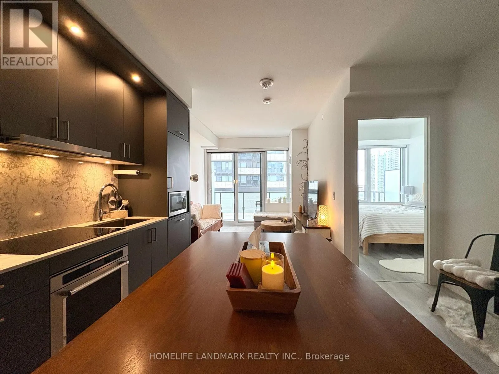 912 - 480 FRONT STREET