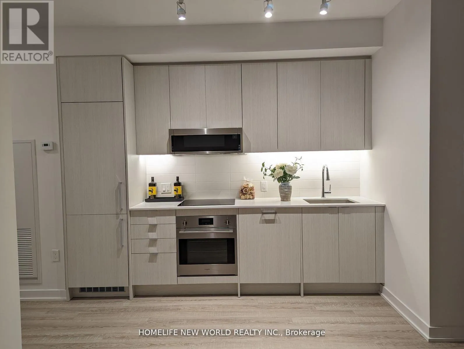 716 - 250 LAWRENCE AVENUE W