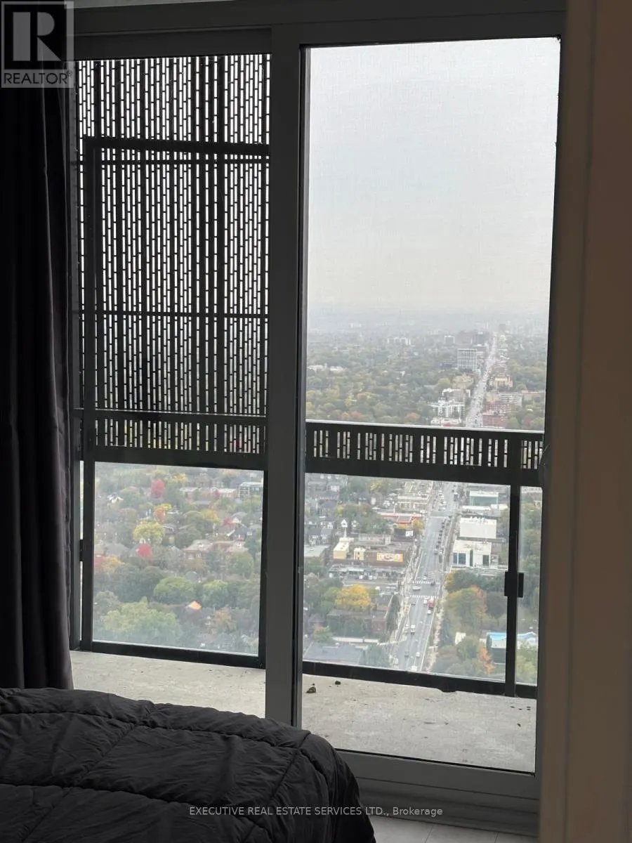 5003 - 8 EGLINTON AVENUE E