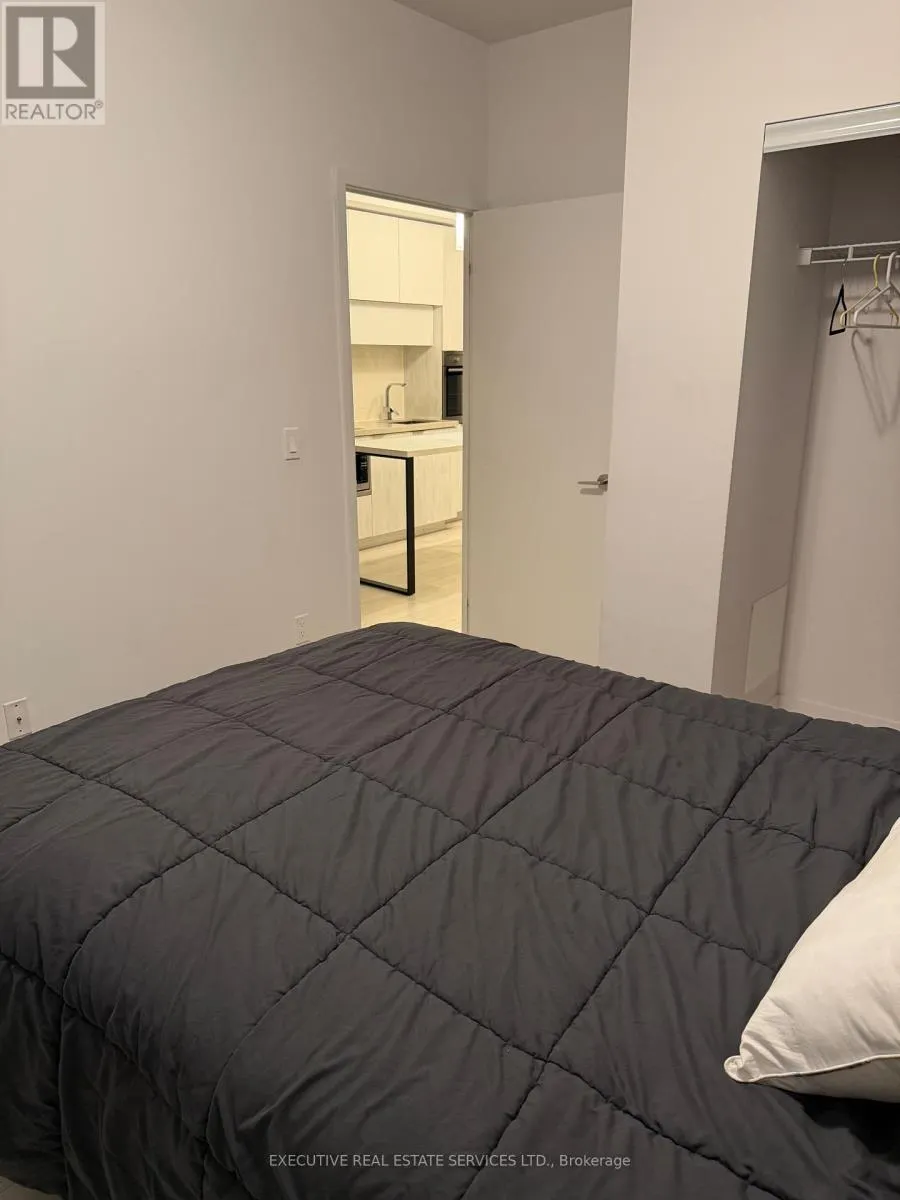 5003 - 8 EGLINTON AVENUE E