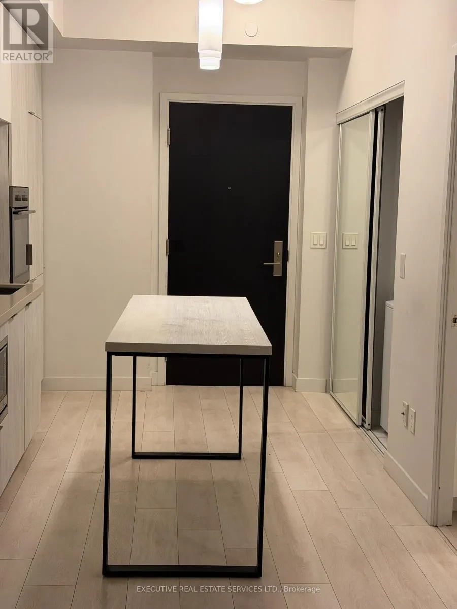 5003 - 8 EGLINTON AVENUE E