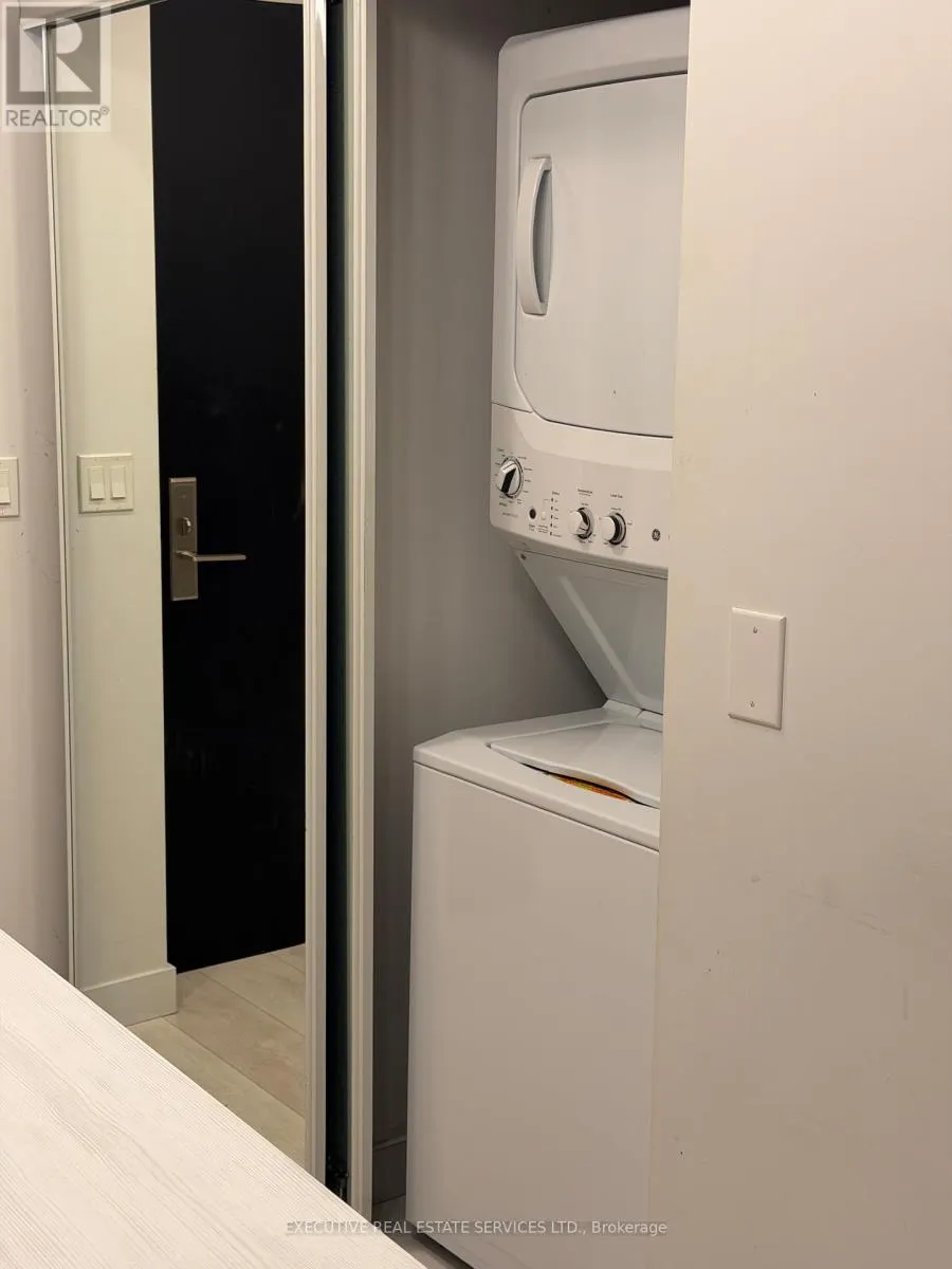 5003 - 8 EGLINTON AVENUE E