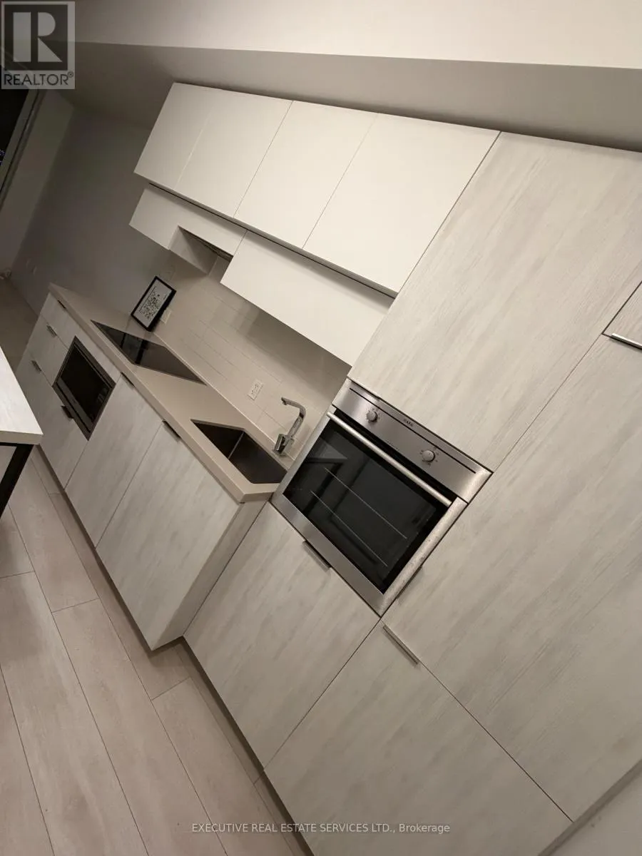 5003 - 8 EGLINTON AVENUE E