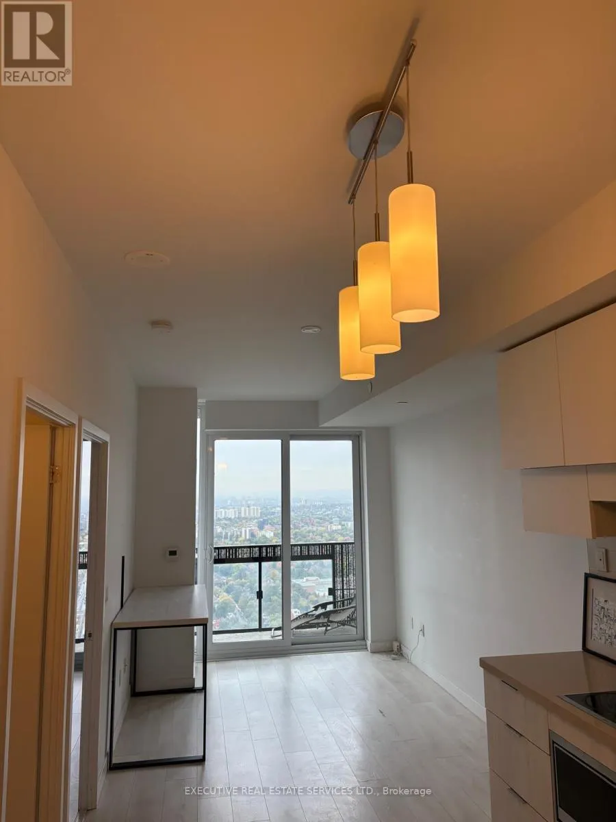 5003 - 8 EGLINTON AVENUE E